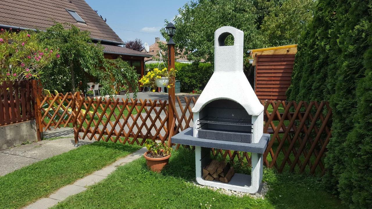 Erika Vendeghaz Centrumban Balatonkeresztúr エクステリア 写真